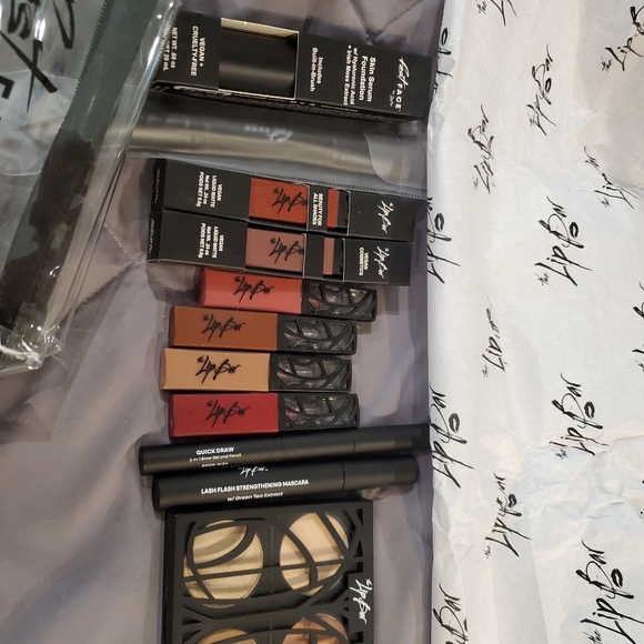 The Lip Bar Fast Face Bundle 1:01 - Picture 2 of 12